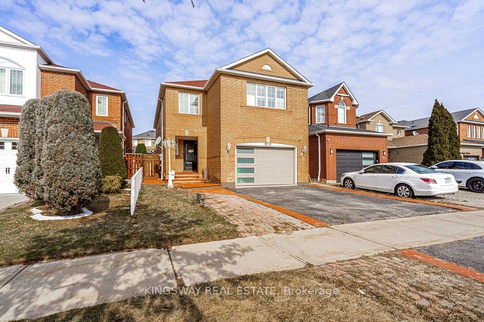 891 STONEBRIDGE Avenue, Mississauga, ON L5V 2L3 – photo 2