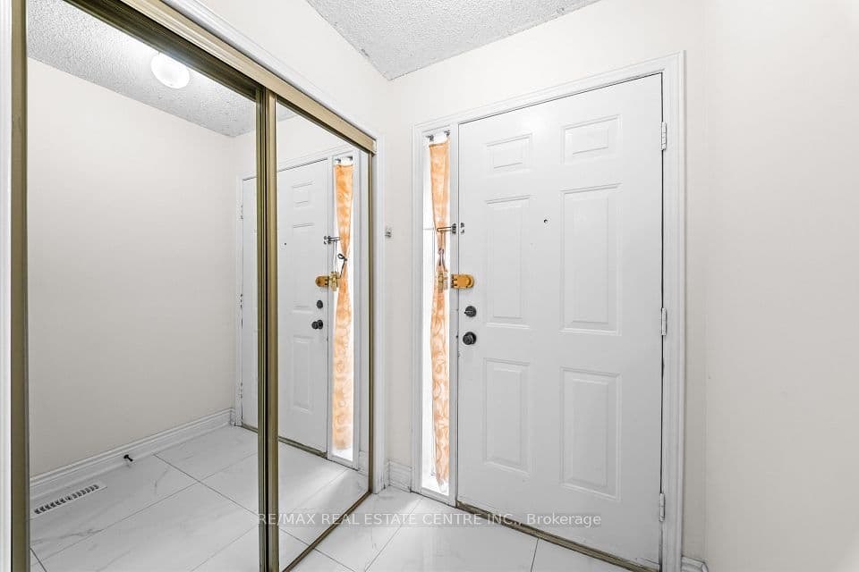 93 Ural Circle, Brampton, ON L6R 1H2 – photo 3