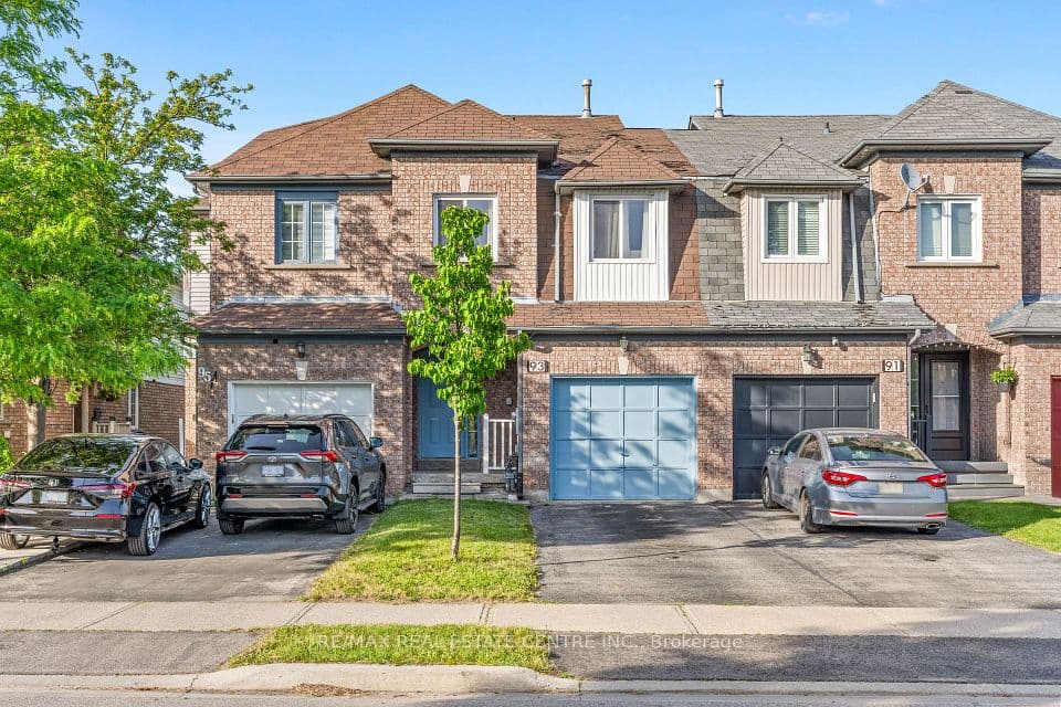 93 Ural Circle, Brampton, ON L6R 1H2 – photo 2