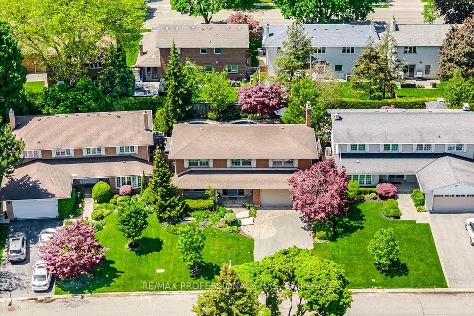 16 Cherry Post Crescent, Toronto, ON M9C 2K1 – photo 2
