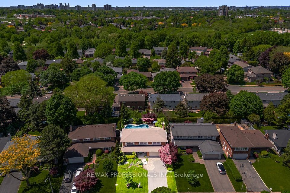 16 Cherry Post Crescent, Toronto, ON M9C 2K1 – photo 3