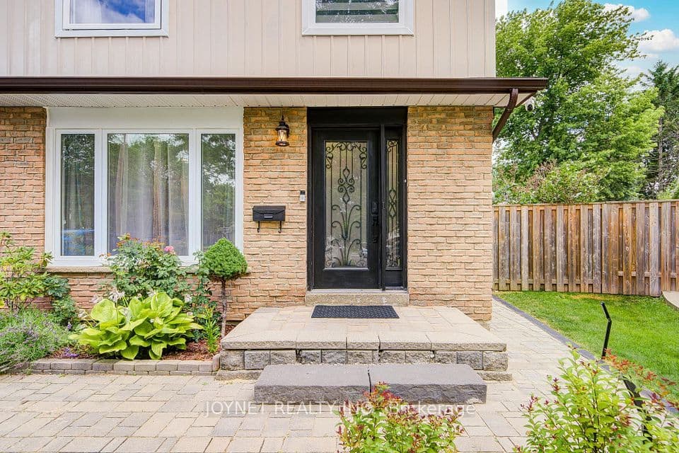 3027 Glace Bay Road, Mississauga, ON L5N 2J9 – main photo