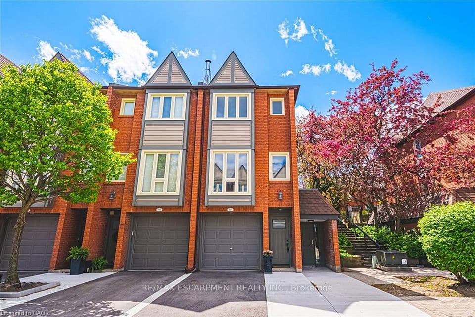 895 Maple Avenue 101, Burlington, ON L7S 2H7 – main photo