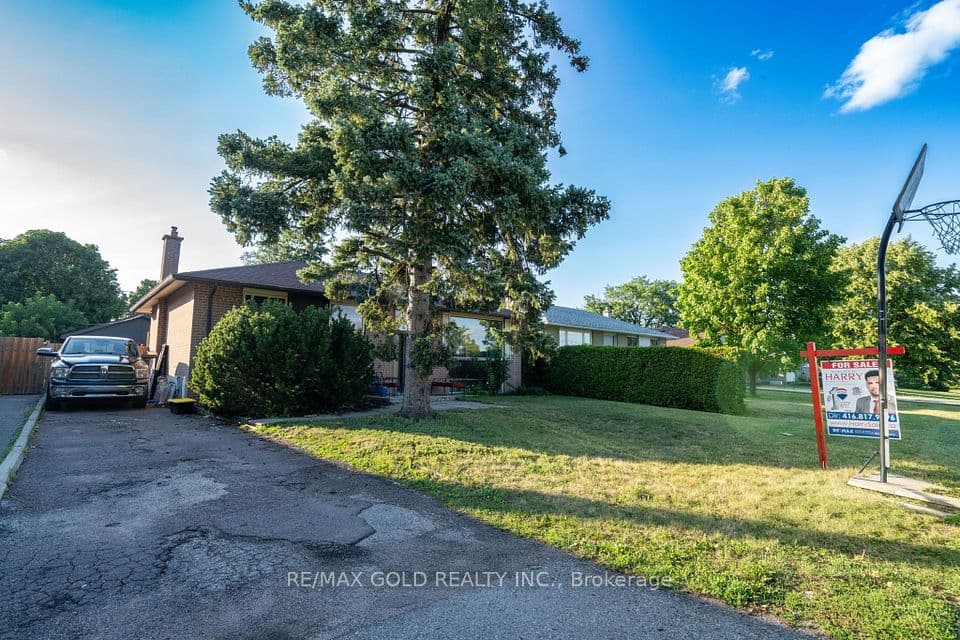 12 Alexandria Crescent, Brampton, ON L6T 1N3 – photo 2