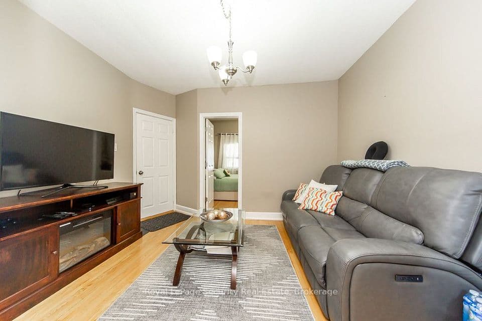 77 Brandon Avenue, Toronto, ON M6H 2E2 – photo 3