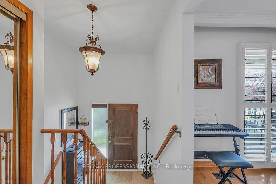 23 Anthia Drive, Toronto, ON M9L 1K6 – photo 2