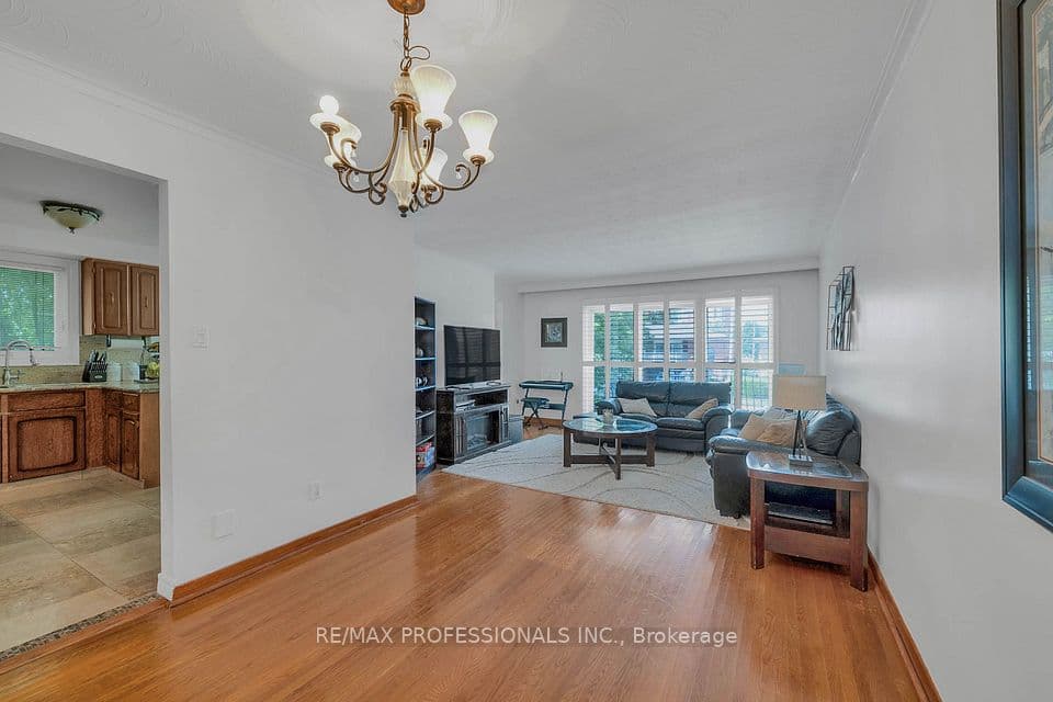 23 Anthia Drive, Toronto, ON M9L 1K6 – photo 3