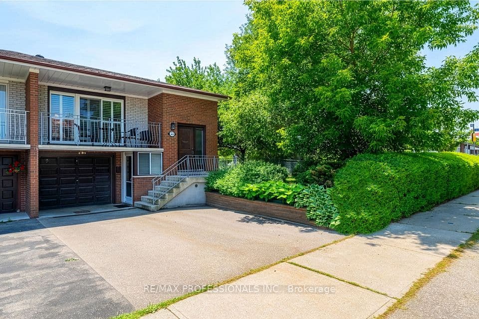 23 Anthia Drive, Toronto, ON M9L 1K6 – main photo