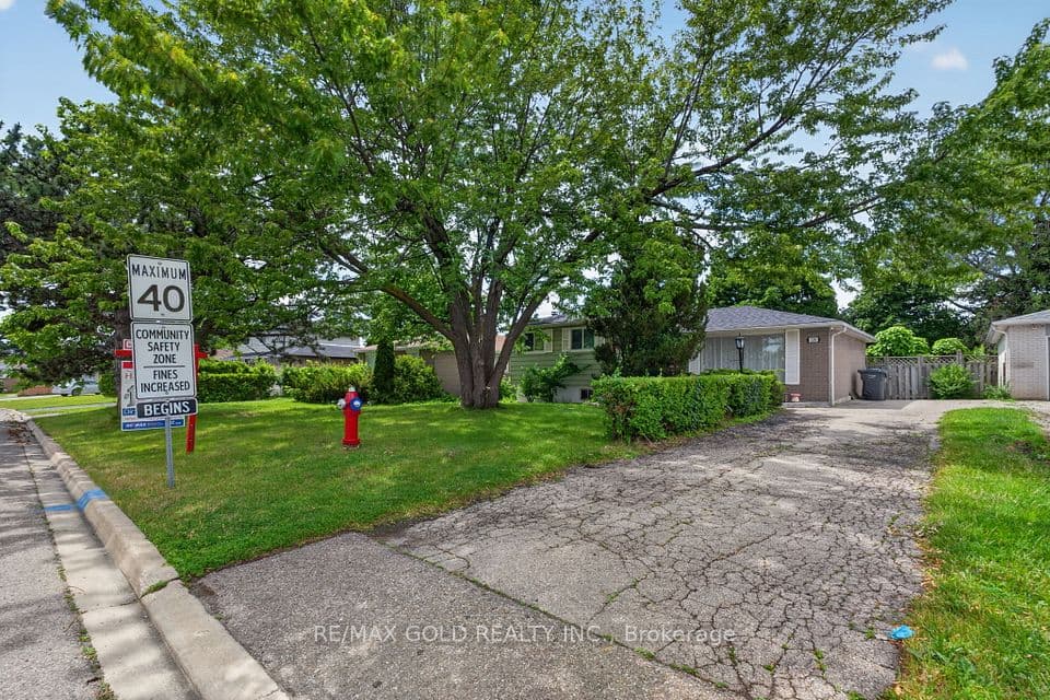 129 Folkstone Crescent, Brampton, ON L6T 3M6 – photo 2