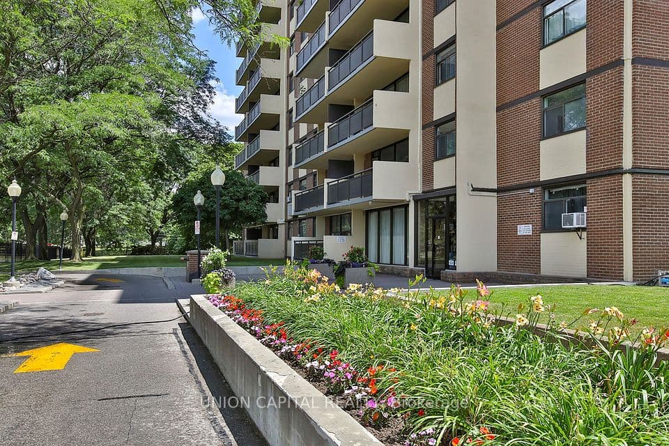 5 Frith Road 711, Toronto, ON M3N 2L5 – main photo