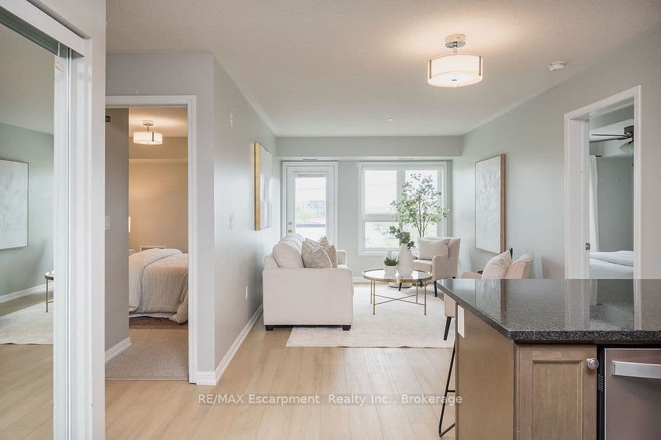 1045 Nadalin Heights 307, Milton, ON L9T 8R5 – photo 2