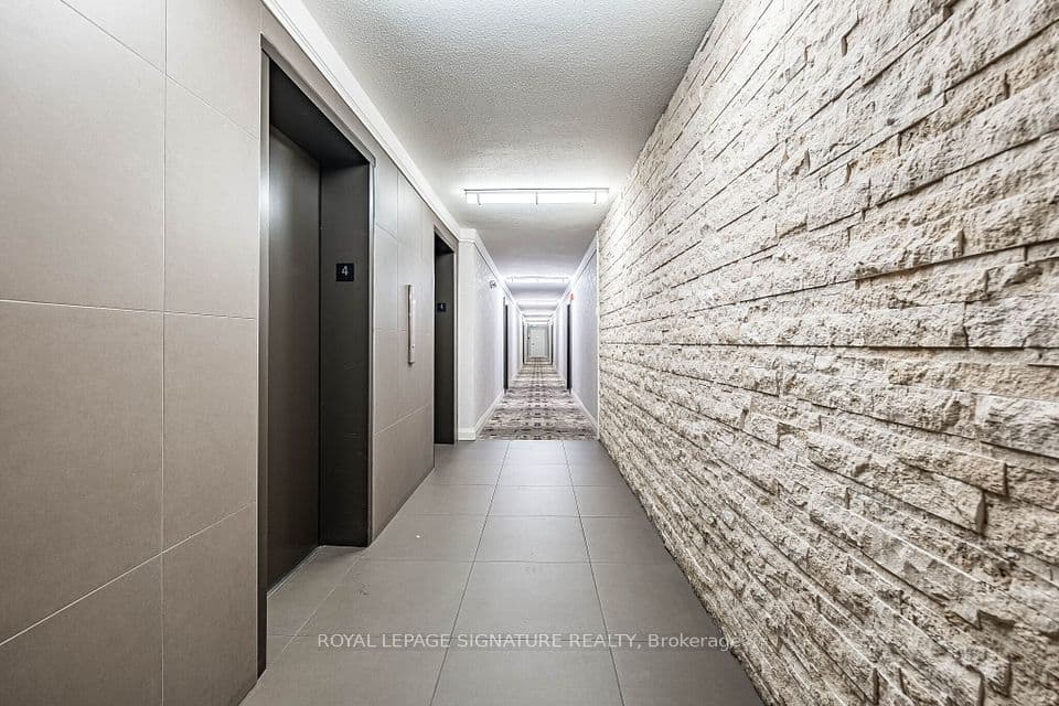 25 Four Winds Drive 405, Toronto, ON M3J 1K8 – photo 3