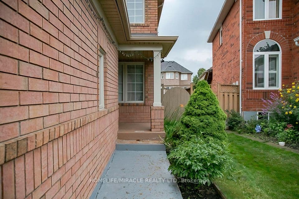 81 Narrow Valley Crescent, Brampton, ON L6R 2M4 – photo 2