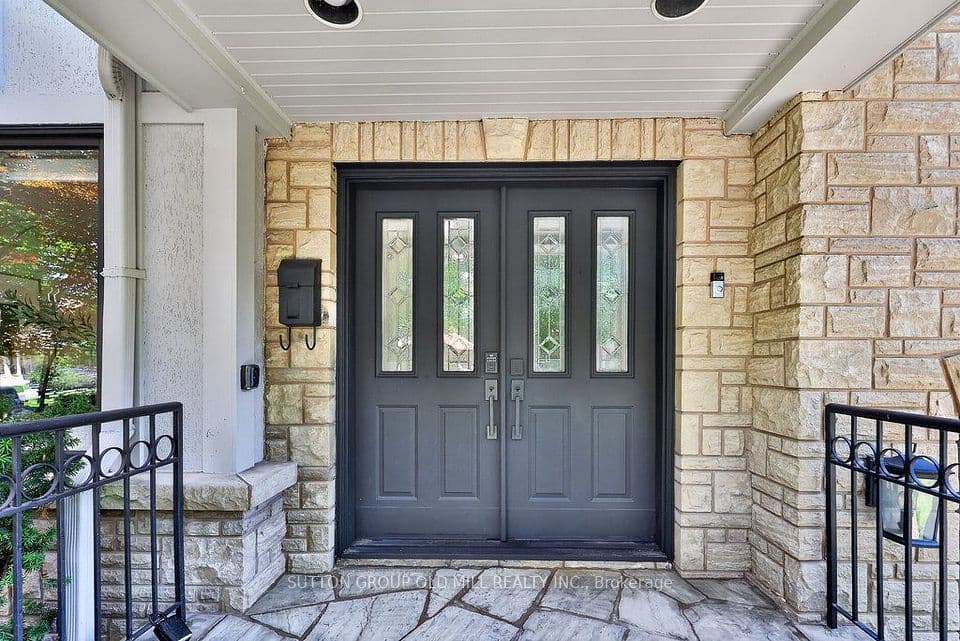 51 Princeton Road, Toronto, ON M8X 2E3 – photo 2