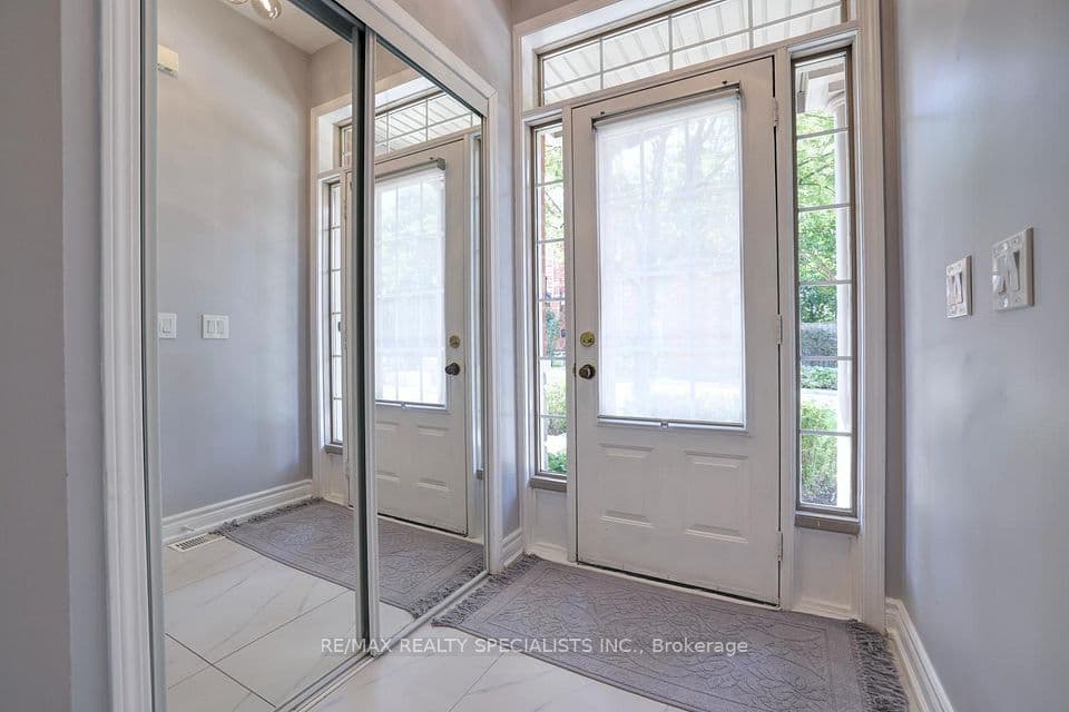2401 Fifth Line W 8, Mississauga, ON L5K 1V9 – photo 3