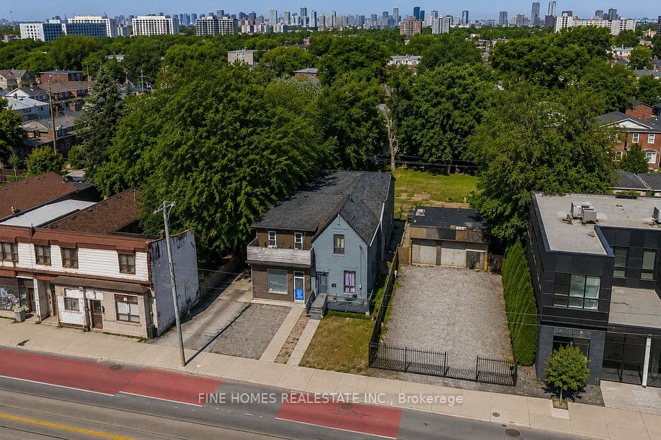 318 Dufferin Street, Toronto, ON M6K 1Z6 – main photo