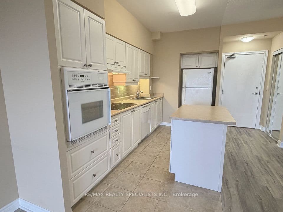 810 Scollard Court 1007, Mississauga, ON L5V 0A4 – photo 3