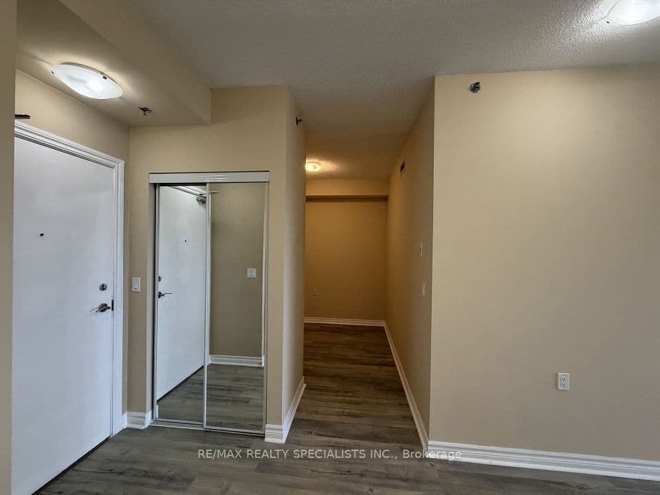 810 Scollard Court 1007, Mississauga, ON L5V 0A4 – photo 2