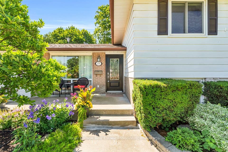 233 Elmore Drive, Halton Hills, ON L7J 1T8 – photo 2