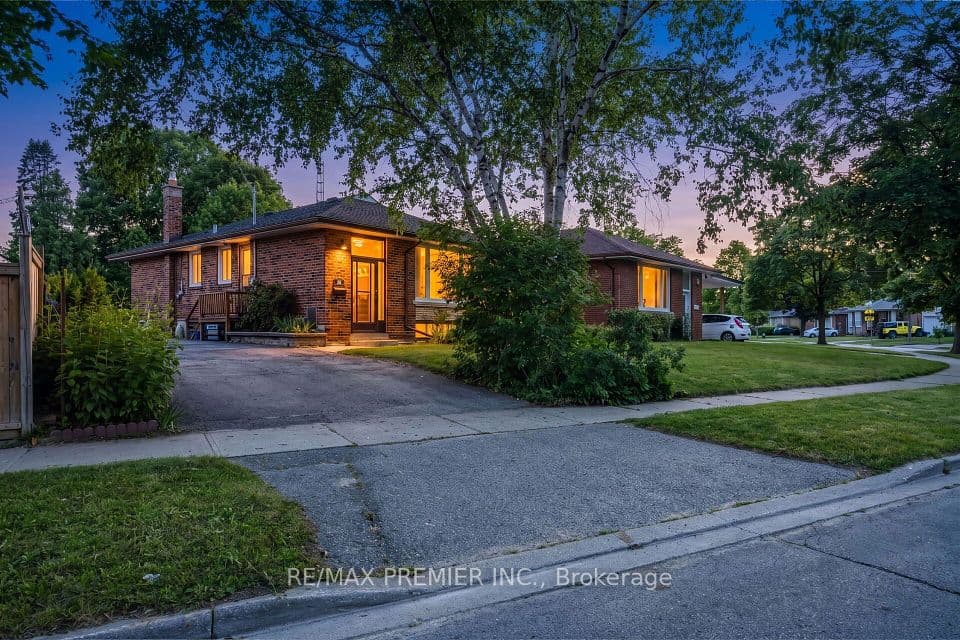 35 Barkwin Drive, Toronto, ON M9V 2W4 – main photo