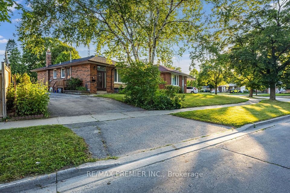 35 Barkwin Drive, Toronto, ON M9V 2W4 – photo 2