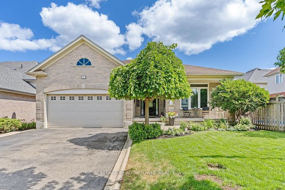 17 Dawkins Crescent, Halton Hills, ON L7J 2Z4 – main photo