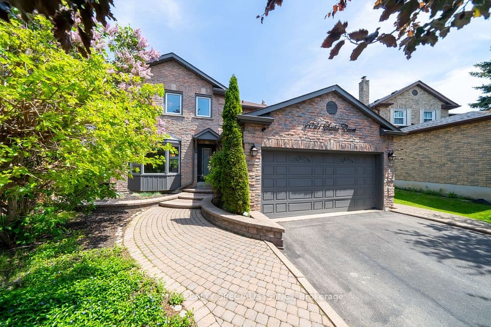 4021 Sasha Court, Mississauga, ON L4W 3K9 – photo 2