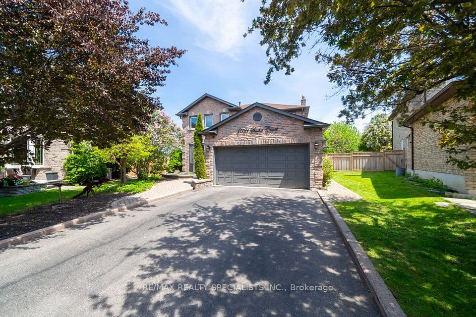 4021 Sasha Court, Mississauga, ON L4W 3K9 – main photo