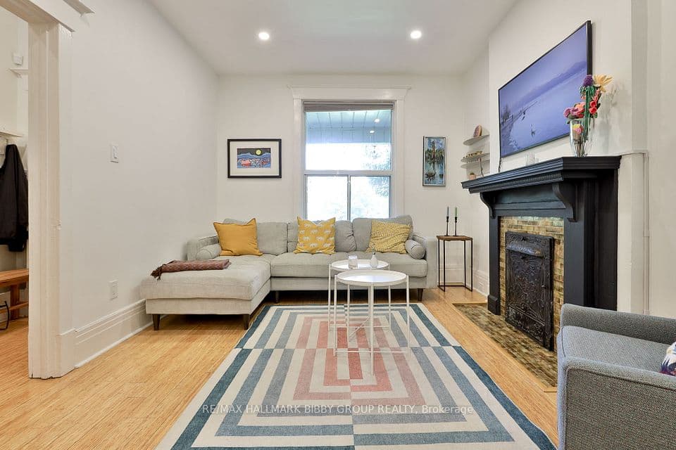 987 Saint Clarens Avenue, Toronto, ON M6H 3X8 – photo 2