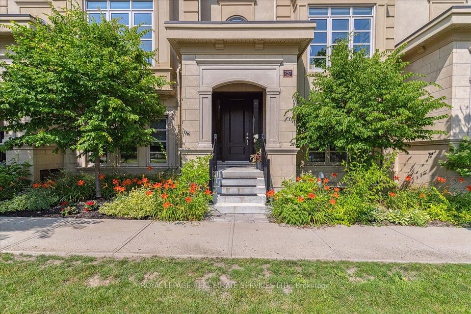 257 Hanover Street, Oakville, ON L6K 0H3 – photo 2