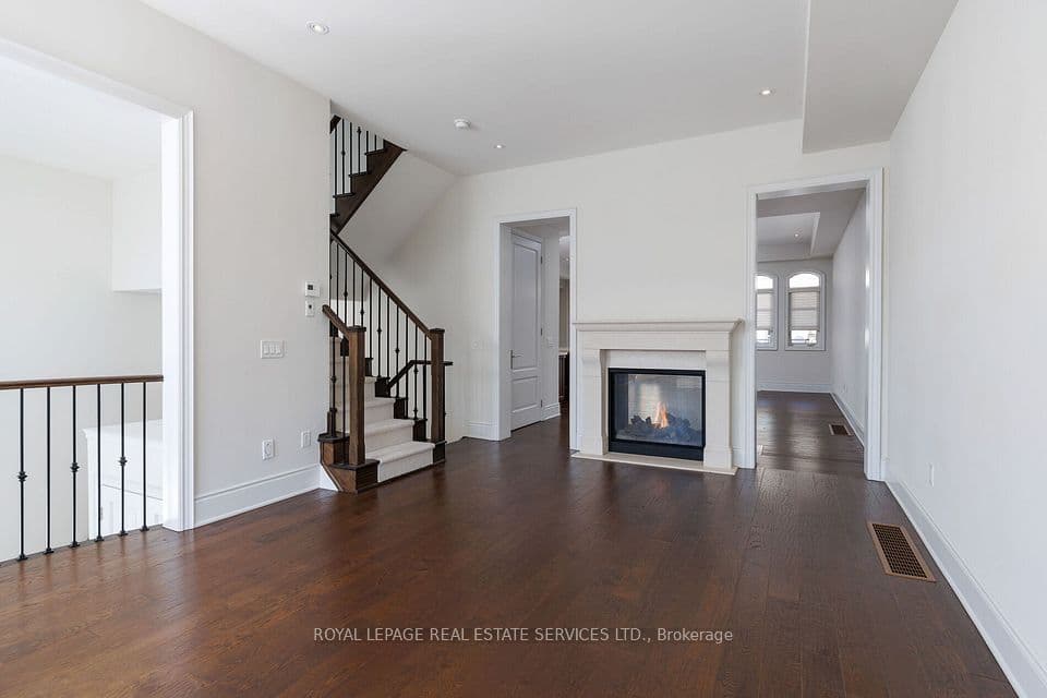 257 Hanover Street, Oakville, ON L6K 0H3 – photo 3