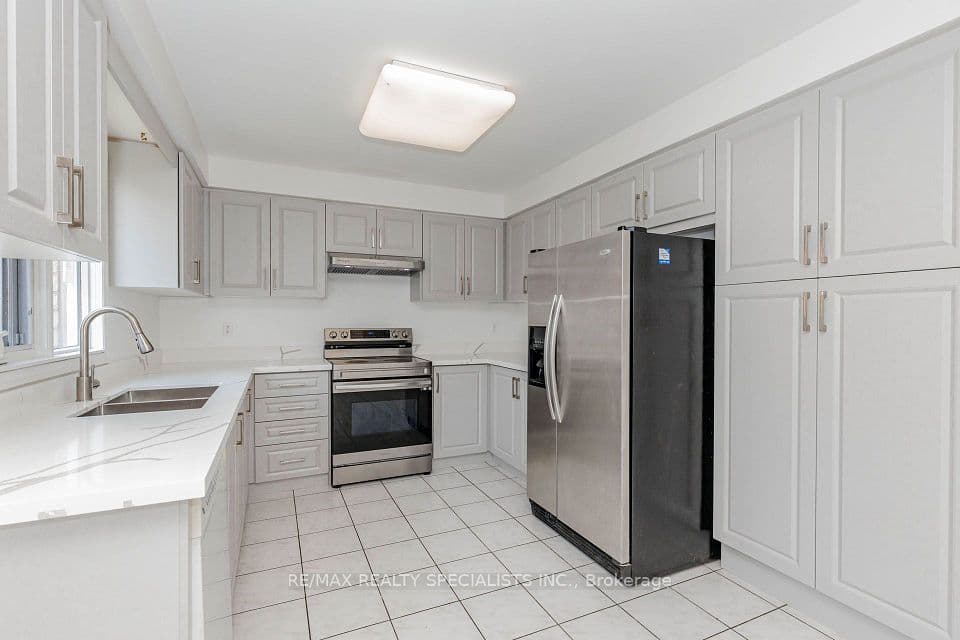 64 Dolphin Song Crescent, Brampton, ON L6R 2A7 – photo 3