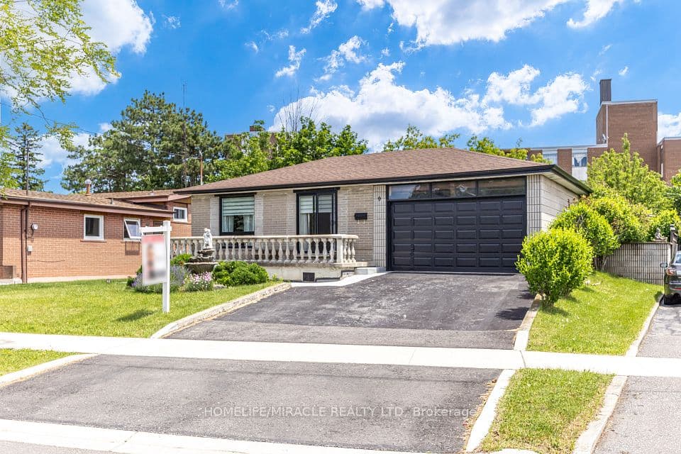 9 Wheatsheaf Crescent, Toronto, ON M3N 1P7 – main photo