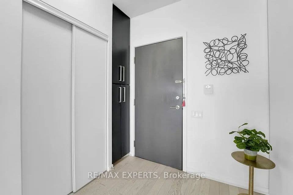 103 The Queensway 1915, Toronto, ON M6S 5B5 – photo 3