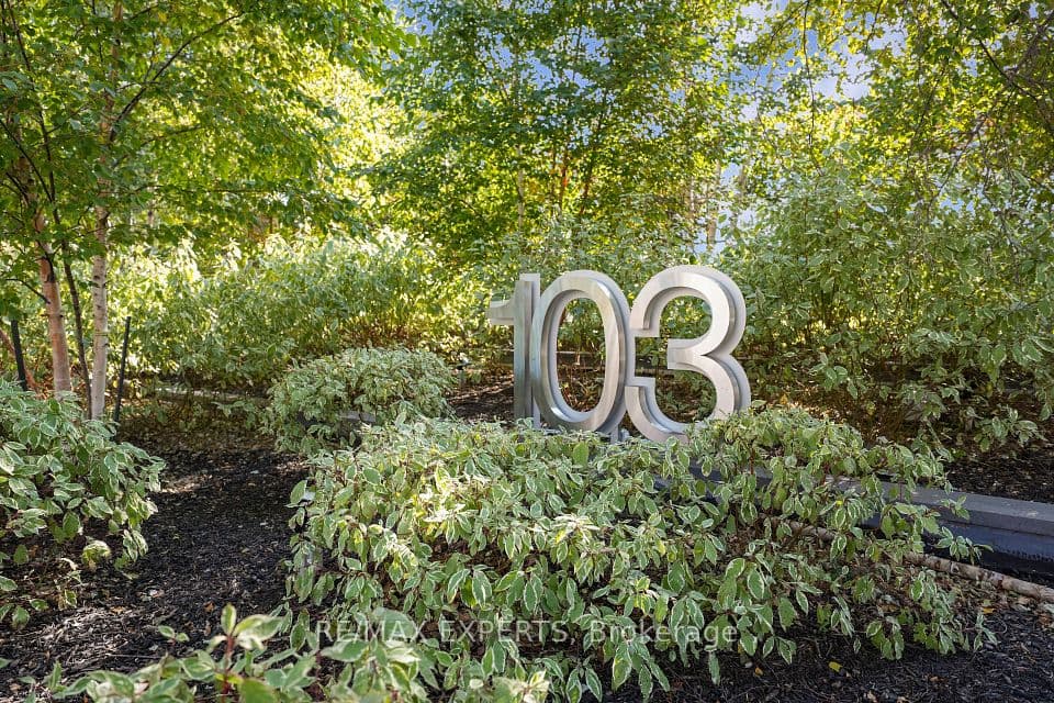 103 The Queensway 1915, Toronto, ON M6S 5B5 – photo 2