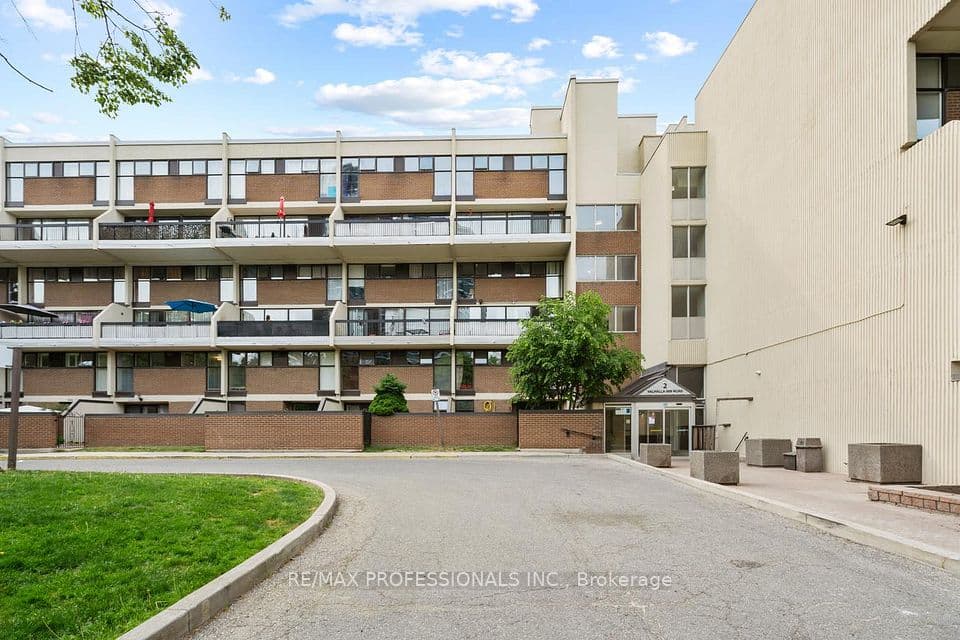 2 Valhalla Inn Road 339, Toronto, ON M9B 6C3 – photo 2