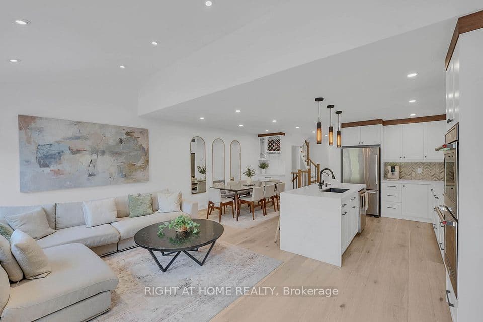 1170 West Shore Drive 23, Mississauga, ON L5E 3H8 – main photo