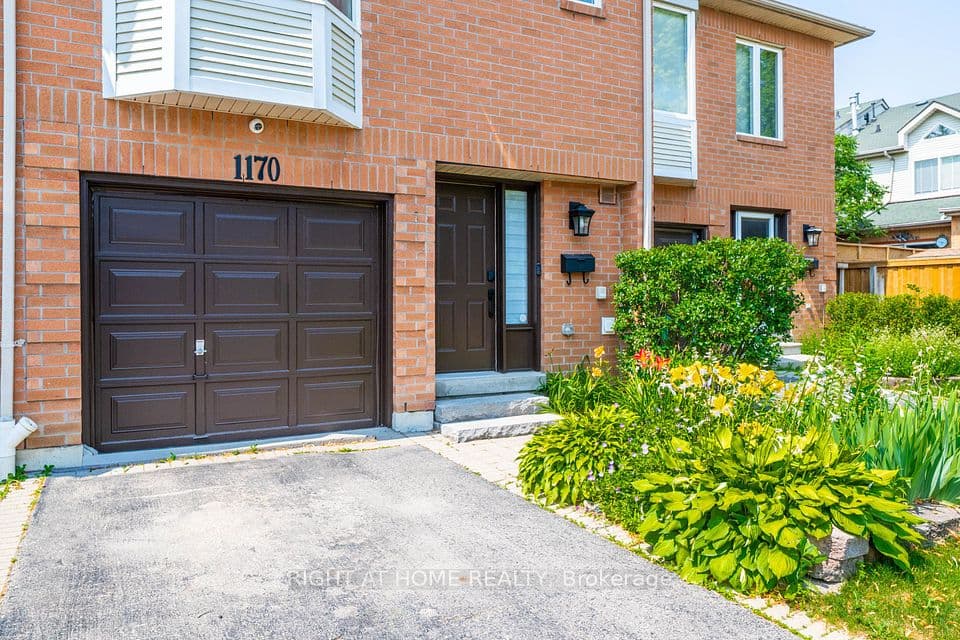 1170 West Shore Drive 23, Mississauga, ON L5E 3H8 – photo 3