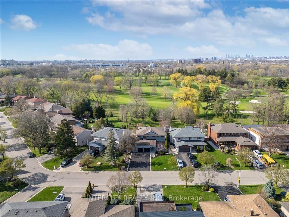 61 Golfwood Heights, Toronto, ON M9P 3L8 – photo 2
