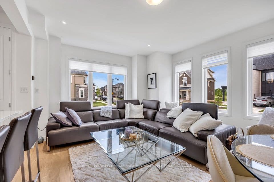9 Crown Gate, Oakville, ON L6M 0W8 – photo 3