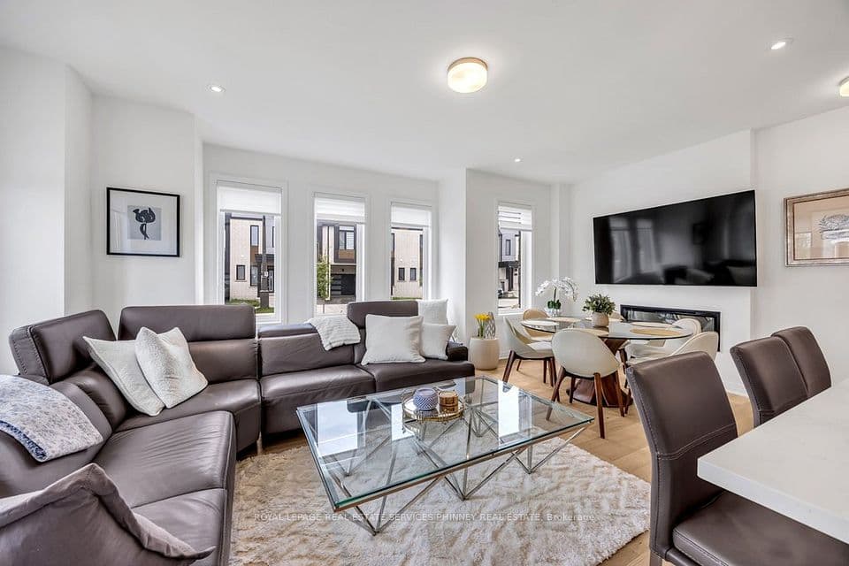 9 Crown Gate, Oakville, ON L6M 0W8 – photo 2