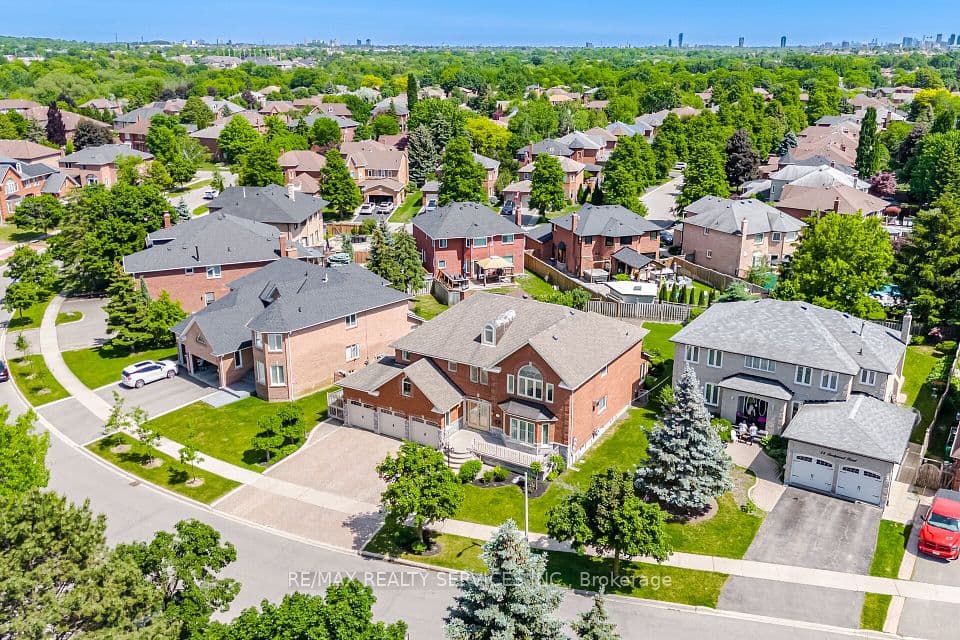 36 Shadywood Road, Brampton, ON L6Z 4M1 – photo 2