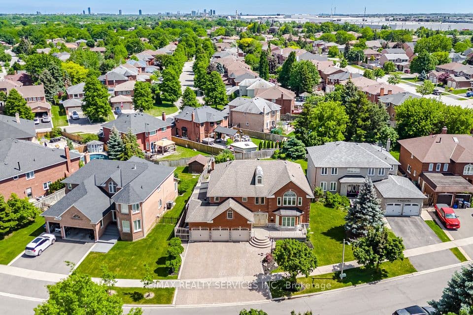 36 Shadywood Road, Brampton, ON L6Z 4M1 – main photo