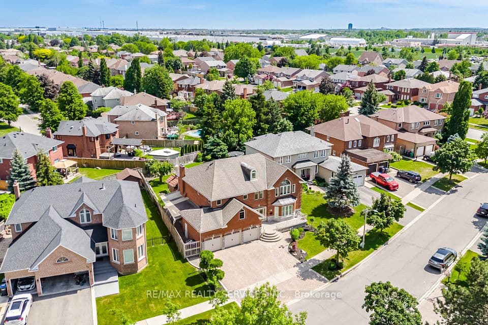 36 Shadywood Road, Brampton, ON L6Z 4M1 – photo 3