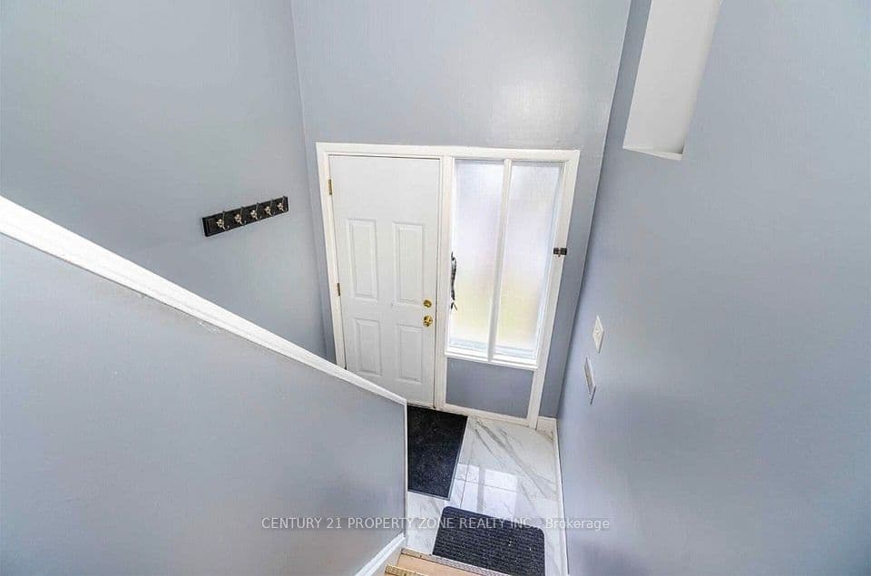 26 Sandringham Court, Brampton, ON L6T 3Z3 – photo 3