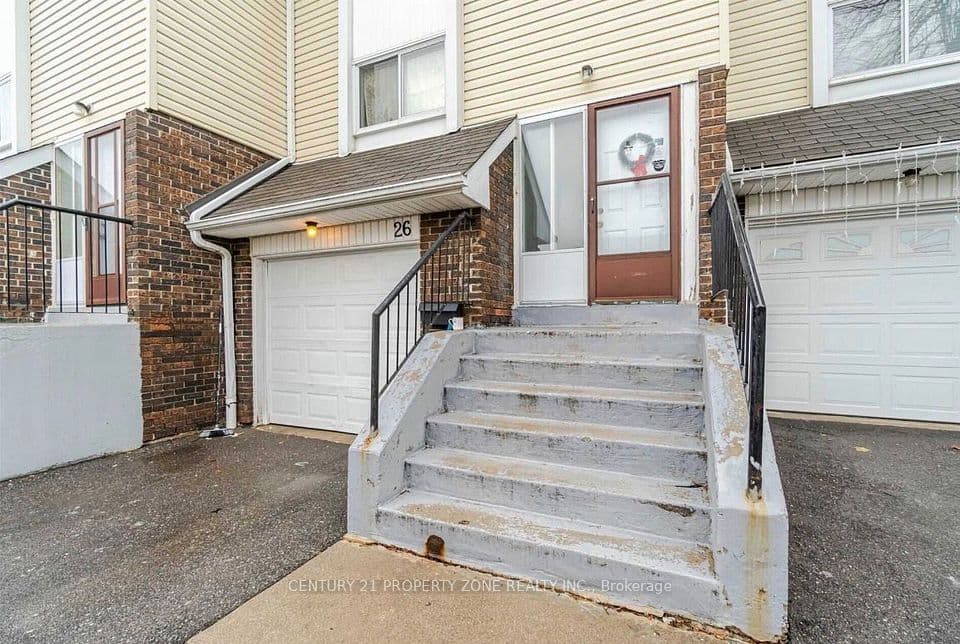 26 Sandringham Court, Brampton, ON L6T 3Z3 – main photo