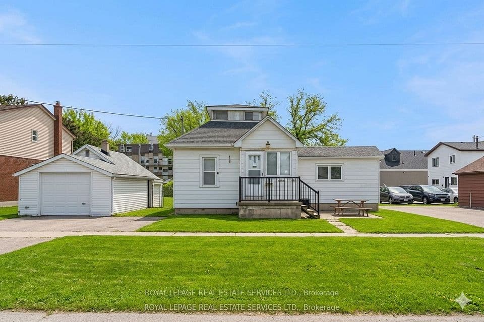 2386 Sovereign Street, Oakville, ON L6L 1L8 – main photo