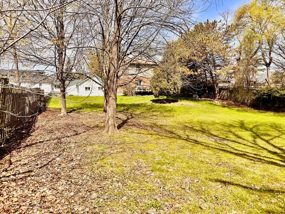 2386 Sovereign Street, Oakville, ON L6L 1L8 – photo 2