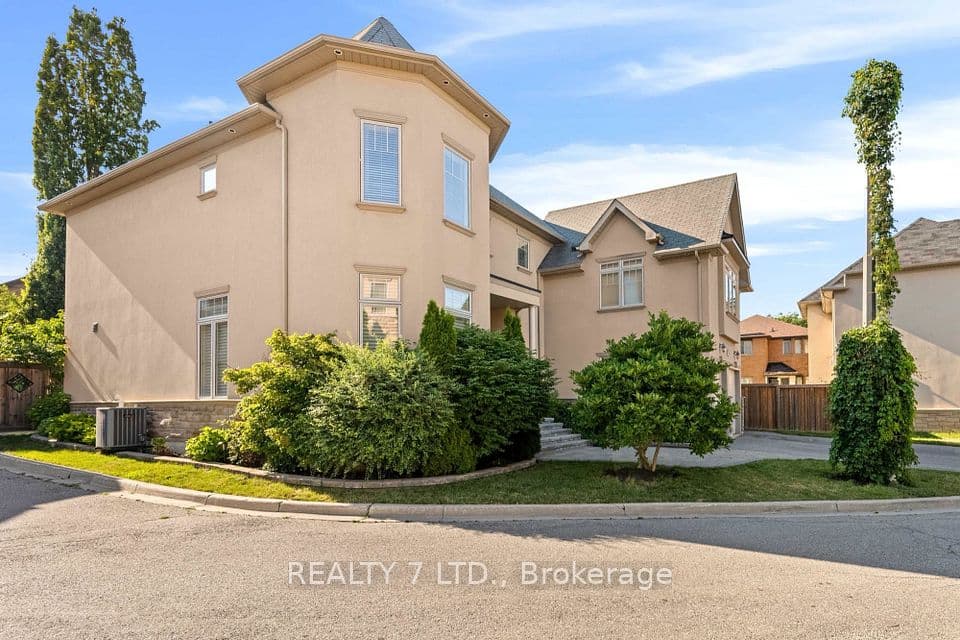 3217 Swiss Court, Mississauga, ON L5N 5T9 – photo 2