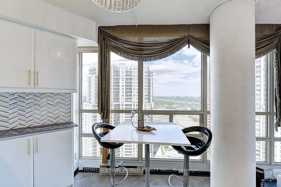 45 Kingsbridge Garden Circle 2704, Mississauga, ON L5R 3K4 – photo 3